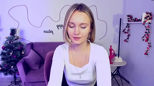 BritnieCute online show from January 4, 11:00 am