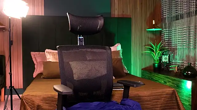 LeoSalvatore  online show from March 14, 3:59 am