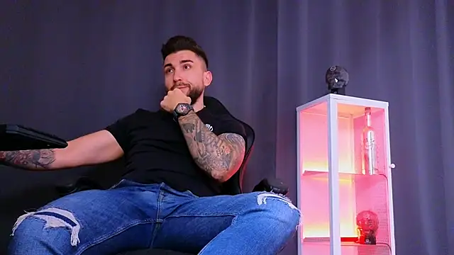 MightyAaron66 online show from February 14, 9:13 am