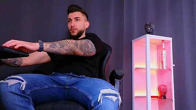 MightyAaron66 online show from February 15, 10:44 am