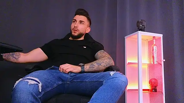 MightyAaron66 online show from February 15, 1:49 pm