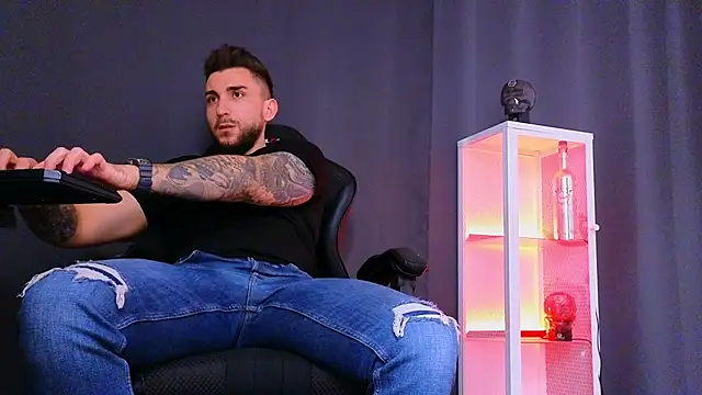 MightyAaron66 online show from February 17, 6:09 am