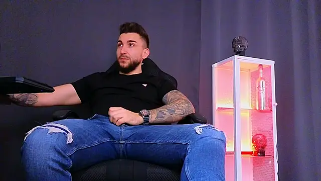 MightyAaron66 online show from February 17, 9:13 am