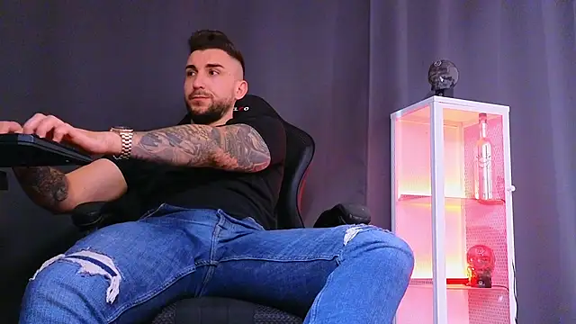 MightyAaron66 online show from February 19, 12:00 pm