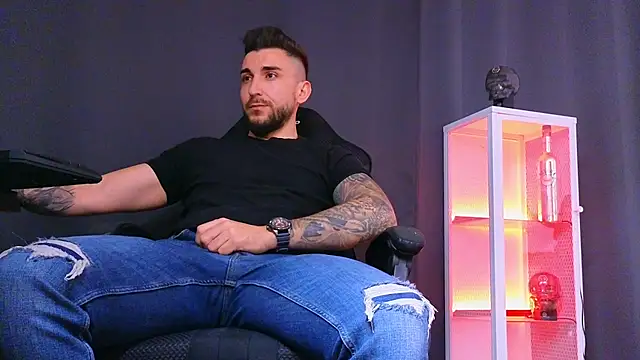 MightyAaron66 online show from February 21, 3:32 pm