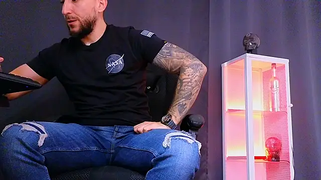 MightyAaron66 online show from February 27, 10:48 am