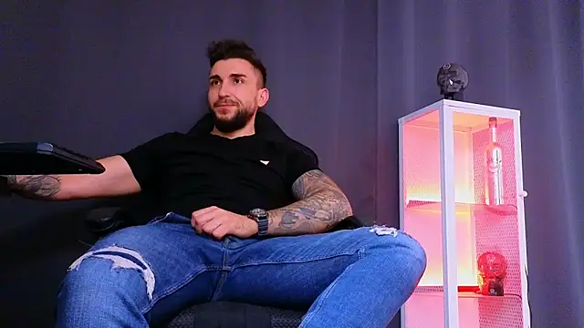 MightyAaron66 online show from March 4, 11:51 am