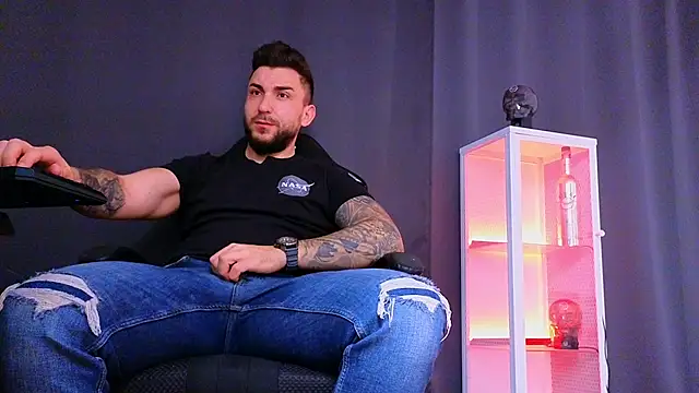 MightyAaron66 online show from March 7, 3:40 am