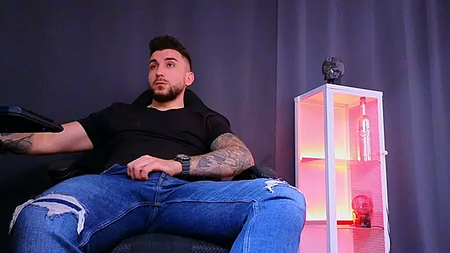 MightyAaron66 online show from March 13, 11:30 am