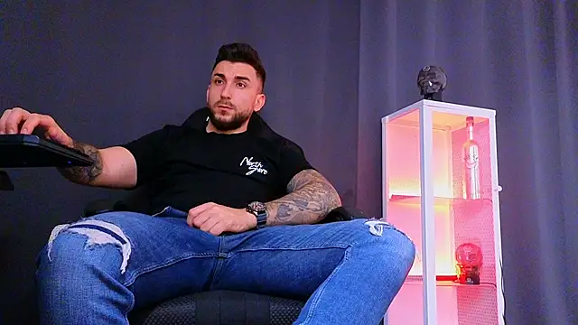 MightyAaron66 online show from March 15, 10:57 am