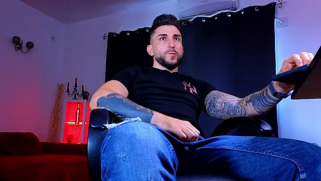 MightyAaron66 online show from September 14, 1:54 pm