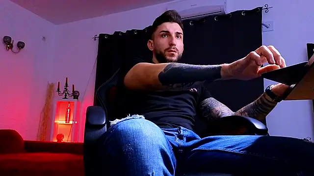 MightyAaron66 online show from October 3, 2:41 am