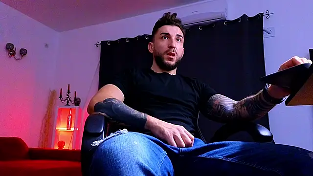 MightyAaron66 online show from November 12, 4:46 am