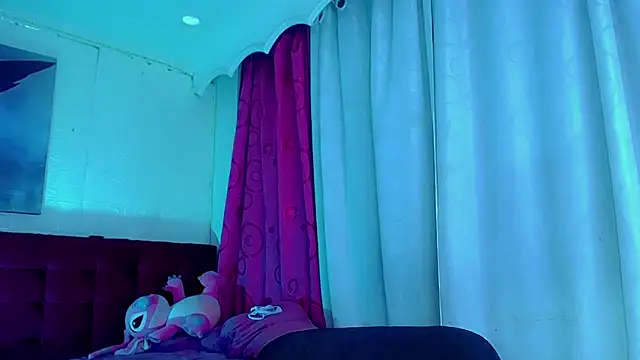 NahomiCamper online show from November 2, 10:45 pm