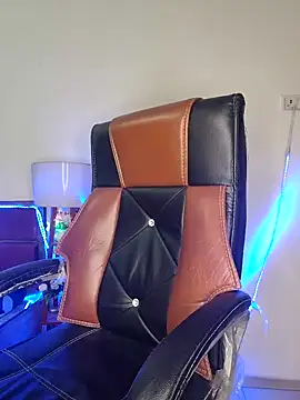 Black-Pearll online show from February 4, 5:45 pm