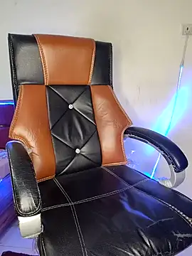 Black-Pearll online show from February 7, 2:37 pm