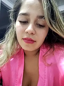 LaurenWelly  online show from February 7, 11:34 pm