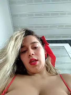 LaurenWelly  online show from February 27, 8:42 pm