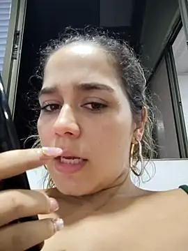 LaurenWelly  online show from March 4, 1:23 am