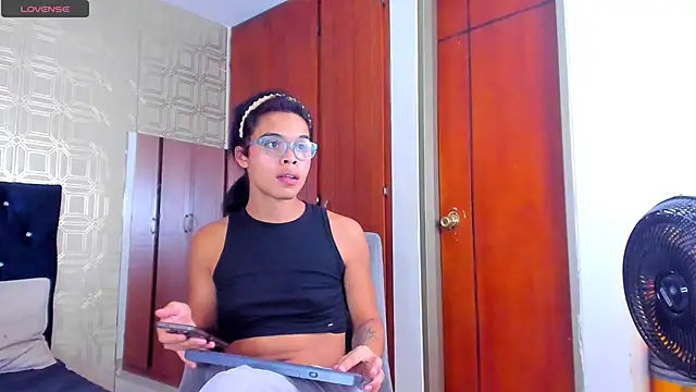 evelyn wine online show from March 8, 12:11 am