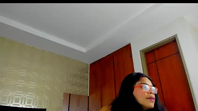 evelyn wine online show from March 16, 5:50 pm