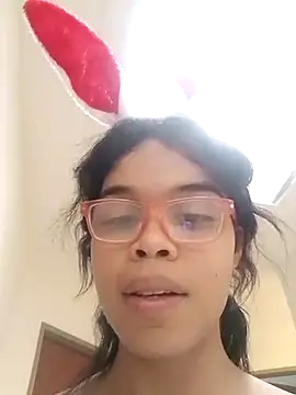 evelyn wine online show from March 22, 7:09 pm