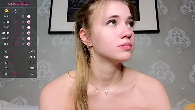 Snapshot of AnneFoxy chatting on March 9, 11:03 am AnneFoxy online show from March 9, 11:03 am