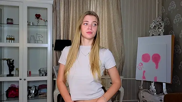 Snapshot of AnneFoxy chatting on October 17, 7:22 am AnneFoxy online show from October 17, 7:22 am