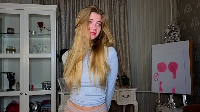 Snapshot of AnneFoxy chatting on November 7, 7:41 am AnneFoxy online show from November 7, 7:41 am