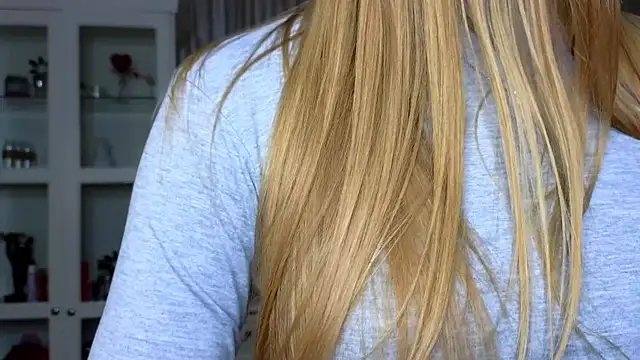 Snapshot of AnneFoxy chatting on November 16, 7:47 am AnneFoxy online show from November 16, 7:47 am