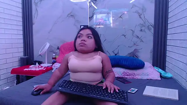 Michelle Brooks online show from September 12, 3:12 pm