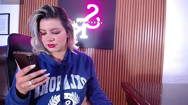 Snapshot of Candy_sr chatting on February 26, 2:36 pm Candy sr online show from February 26, 2:36 pm