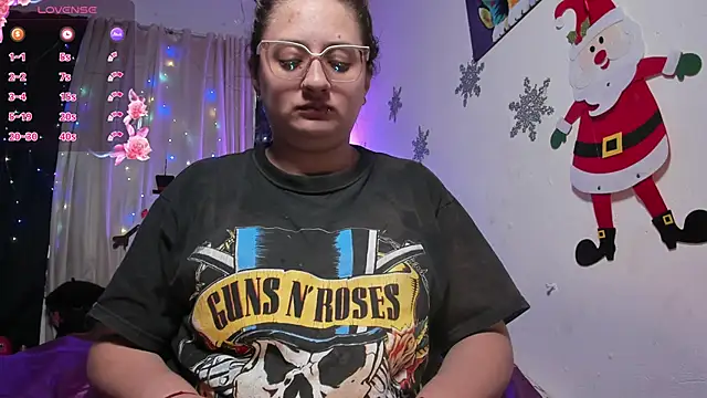 Snapshot of AnnieBigBoobs chatting on December 11, 10:06 pm AnnieBigBoobs online show from December 11, 10:06 pm