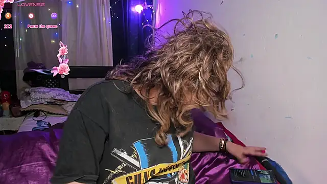 Snapshot of AnnieBigBoobs chatting on February 6, 9:38 pm AnnieBigBoobs online show from February 6, 9:38 pm