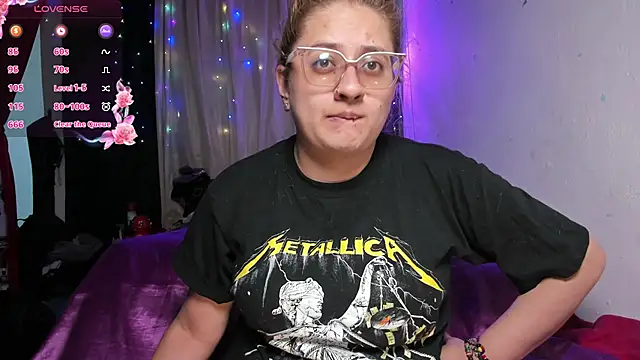 Snapshot of AnnieBigBoobs chatting on February 7, 10:20 pm AnnieBigBoobs online show from February 7, 10:20 pm