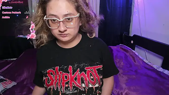 Snapshot of AnnieBigBoobs chatting on March 5, 10:10 pm AnnieBigBoobs online show from March 5, 10:10 pm