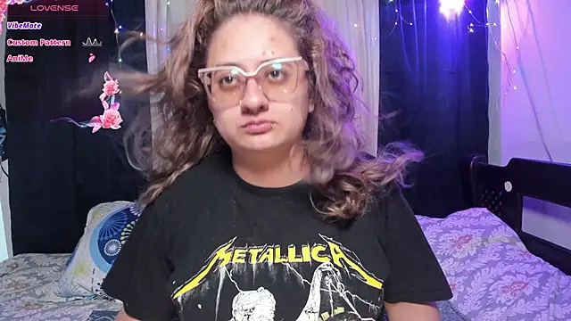 Snapshot of AnnieBigBoobs chatting on March 12, 9:45 pm AnnieBigBoobs online show from March 12, 9:45 pm