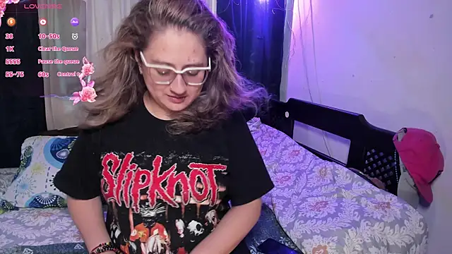 Snapshot of AnnieBigBoobs chatting on March 13, 9:05 pm AnnieBigBoobs online show from March 13, 9:05 pm