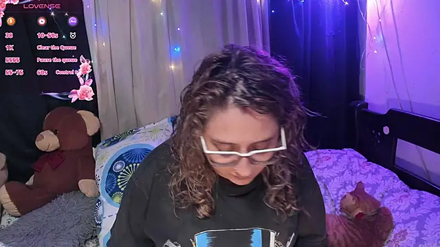 Snapshot of AnnieBigBoobs chatting on March 21, 12:40 am AnnieBigBoobs online show from March 21, 12:40 am