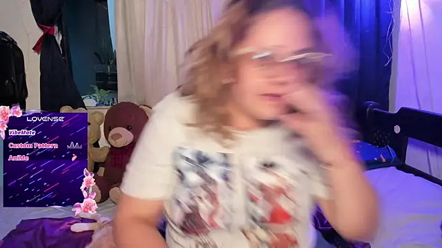 Snapshot of AnnieBigBoobs chatting on September 29, 10:36 pm AnnieBigBoobs online show from September 29, 10:36 pm