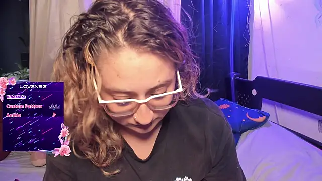 Snapshot of AnnieBigBoobs chatting on October 2, 10:17 pm AnnieBigBoobs online show from October 2, 10:17 pm