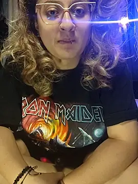 Snapshot of AnnieBigBoobs chatting on October 18, 10:32 pm AnnieBigBoobs online show from October 18, 10:32 pm