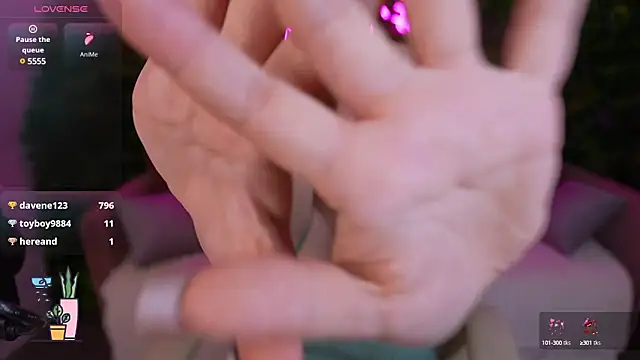 LovelyBell online show from March 8, 1:57 pm