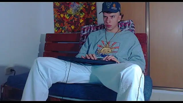 Keeny16 online show from December 18, 1:37 am