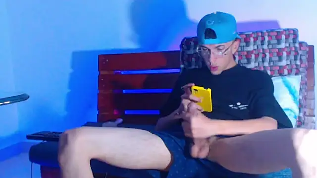 Keeny16 online show from March 4, 3:37 pm