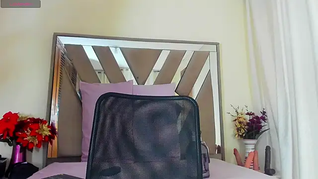 Snapshot of sara_williams01 chatting on March 21, 4:07 pm sara williams01 online show from March 21, 4:07 pm