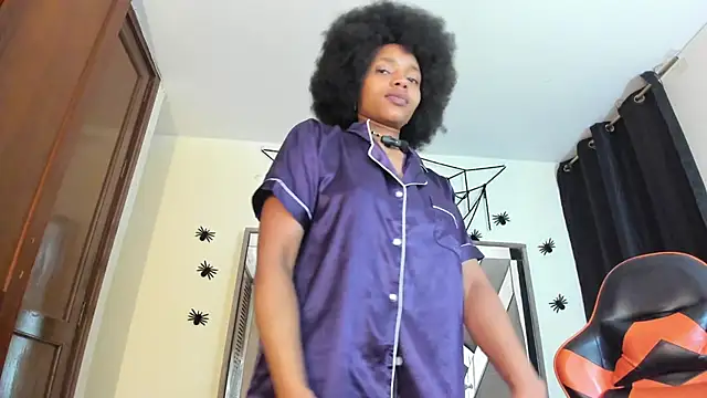 Snapshot of sara_williams01 chatting on October 26, 1:22 am sara williams01 online show from October 26, 1:22 am