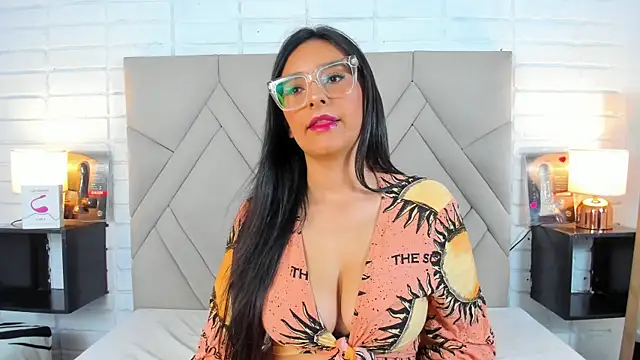 Isis Osman online show from January 13, 1:06 pm