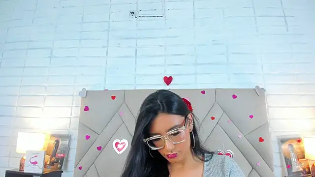 Isis Osman online show from February 26, 9:05 pm