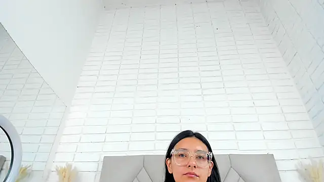 Isis Osman online show from October 2, 7:10 pm